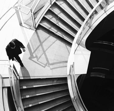 Contratar CMO interno o externo vs agencia: comparativa