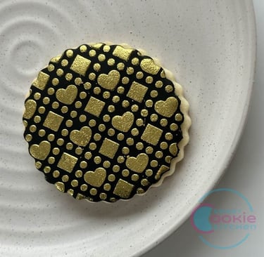 Black and gold lustre love fondant cookie