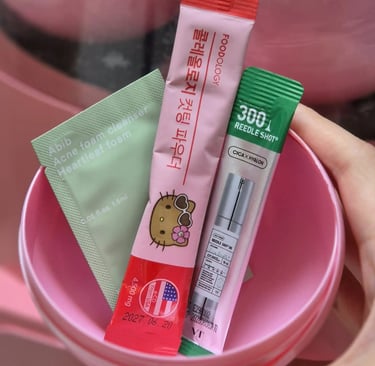 Isi kapsul Ø10 cm: sachet foam cleanser, sunscreen mini, collagen drink
