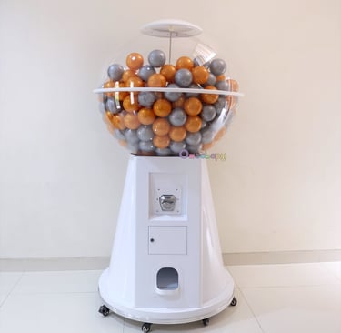 Gashapon ukuran raksasa jumbo setinggi orang dewasa