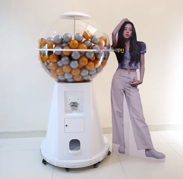 Sewa Giant Gashapon Jakarta - Mesin kapsul raksasa penarik perhatian untuk event dan acara ulang tahun anak