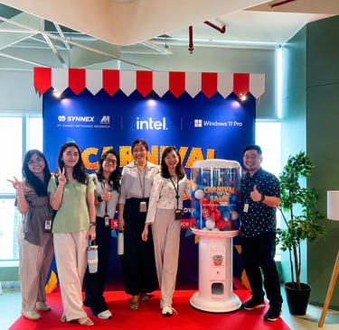 Mesin gacha tabung XL Omochapy di acara Sales Meeting internal SYNNEX Metrodata, APL Tower Jakarta