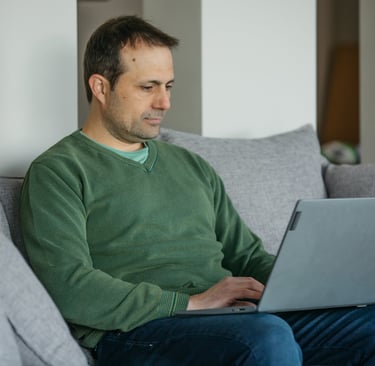 Videollamada de coaching ejecutivo con Luciano Dalio durante una conversación inicial.