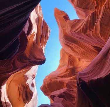 pareti sinuose all'interno del Lower Antelope Canyon