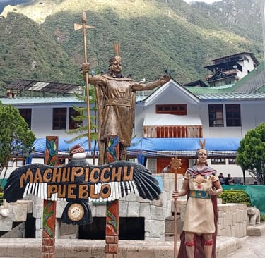 Statua centrale di Machu Picchu Pueblo