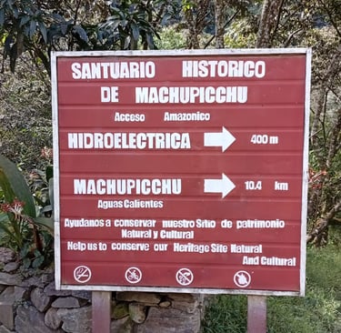 Cartelli per raggiungere Machu Picchu da Hidroelectrica
