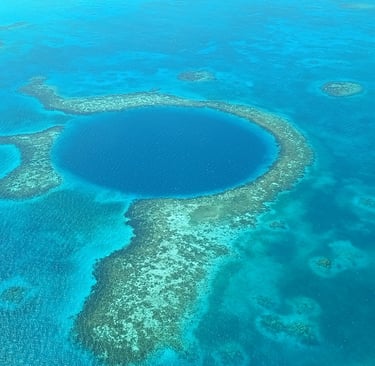 Sorvolo sul Great Blue Hole in Belize