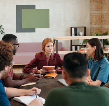 Un groupe d'experts en art-thérapie pour discuter de leurs stratégies