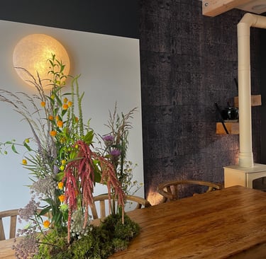 decoration de salle pour un évènement privée dans un restaurant dans un thème très naturel 