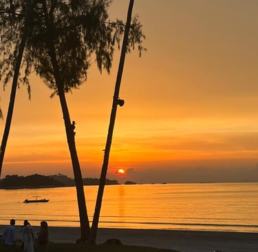 Sunset di Lagoi Bay Beach