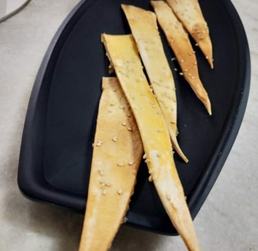 a plate with some kind of food on it