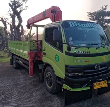 Truck Crane 50 ton warna hijau