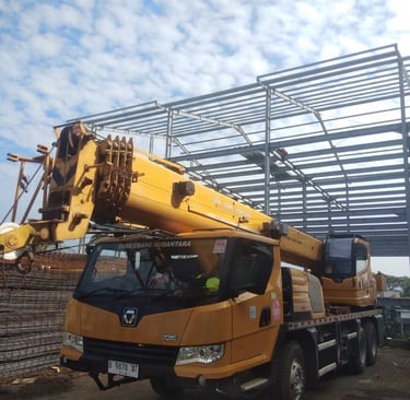 Mobil crane 25 ton kontruksi baja