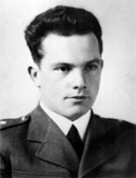 Flying Officer K J Wolinski photo portrait, in uniform.
