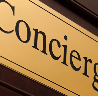 Accueil d'une conciergerie avec panneau
