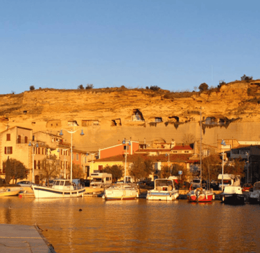 Port de pêche de Saint-Chamas sur les rives de l'étang de berre