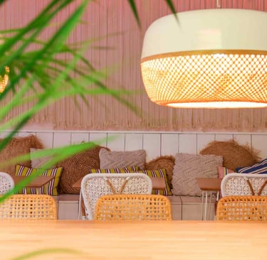 Séjour, coin repas hebérgement airbnb