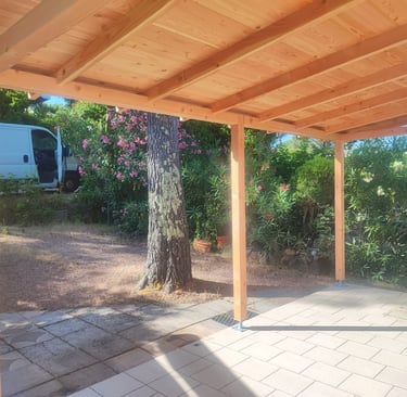 Auvent volige et raccords en pin Douglas légère sans diagonale avec poteau de soutien