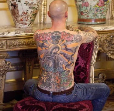 Exposition Wim Delvoye au Louvre, 2012. Photo Studio W. Delvoye © W. Delvoye/ADAGP