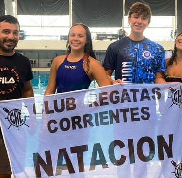 La delegación de Regatas que participó del Nacional de Cadetes de natación.