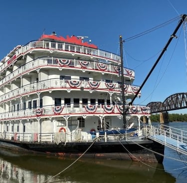 cruiseship on the mississipi river