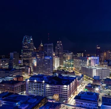 a city skyline at night time