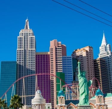 a statue of liberty statue and a ferris wheel in Las Vegas