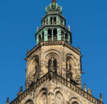 martinitoren - groningen - a clock tower with a clock on top of it