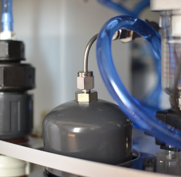 Interior del generador de gas trazador