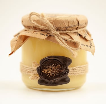 Pavasarinis medus. Pavasario žiedų medus. Užpelkių medus. Pienių medus.