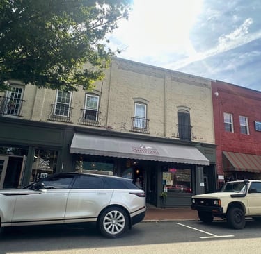 Cars parked in front of Suwana restaurant in Downtown Wayneville representing locksmith service area