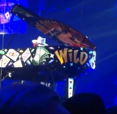 guns n roses las vegas axl piano