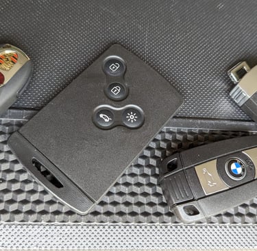 Cheie auto tip dash sau slot, compatibilă cu sistem de pornire pe bază de cititor