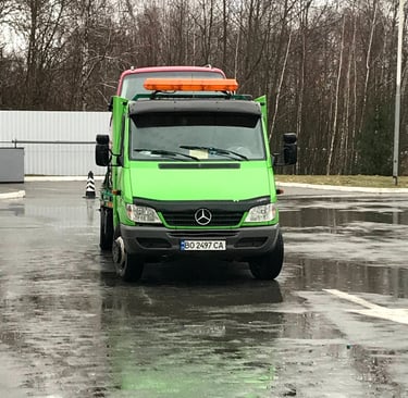 <img src="tsiny-evakuator.jpg" alt="Таблиця цін на евакуатор в Тернополі, вартість від 23 грн/км">