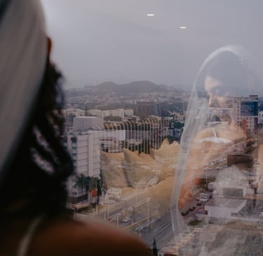 Reflejo de novia en espejo - Mejor fotógrafo de bodas en Guadalajara, México