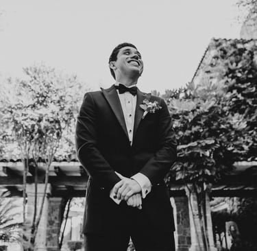 Como posar en arreglo del novio - Mejor fotógrafo de bodas en Guadalajara, México