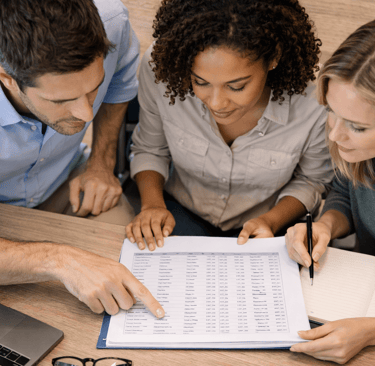 SDR team reviewing B2B leads together