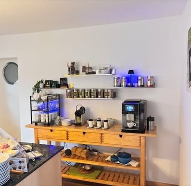 Hotel DunenNest - Frühstücksraum, Kaffeevollautomat