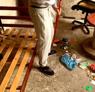 Além das condições degradantes encontradas, fiscais dizem que alojamentos prendem as pessoas.