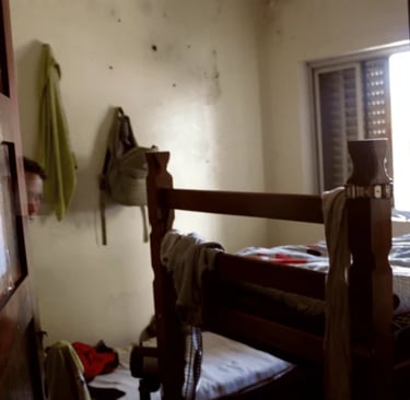 Imóvel de cerca de 80 m² tinha 12 trabalhadores, entre garçons e passadores.