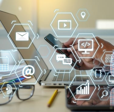 CRM, service client, gestion d'email, assistance virtuelle, localisation