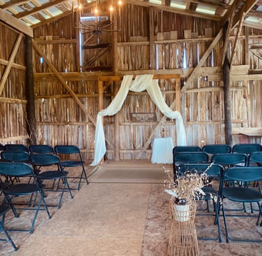 barn wedding near Knoxville Illinois 
