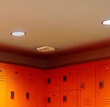 Zeptive vape detektorius ir sistema garinimo ir rūkymo detekcijai ir informavimui esamu laiku