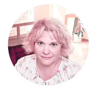 françoise houba, coach certifiée et maitresse de cérémonies paiennes, sorcière rose
