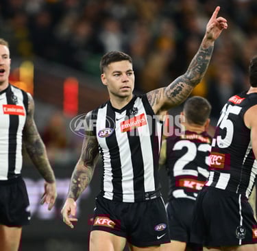 Jamie Elliott celebrates after scoring against Hawthorn in Round 12.