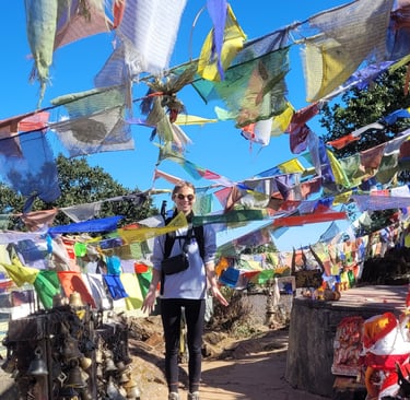 1 day hike, short hike, kathmandu, nepal, phulchoki, himalayas, temple, hindu, buddhist, prayer flag