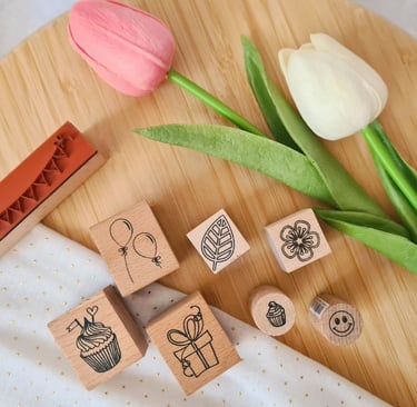 Beginner's guide for stamping - Different types of craft stamps: Rubber stamps vs. Clear stamps