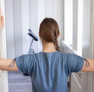 krūtinės raumenų tempimai namuose