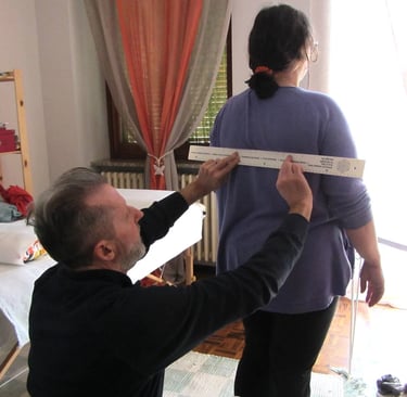 Misurazioni Scapole Allineamento Divino con righello