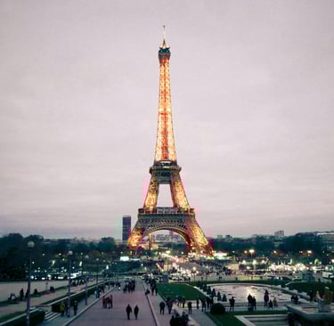 Eiffel Kulesi, Fransa'daki simgelerden biridir. Fransa Uzun Dönem ESC Gönüllülük Projesi, Avrupa'nın
